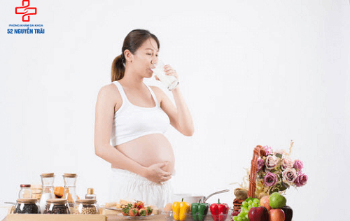 mang thai 3 tháng đầu nên uống sữa gì